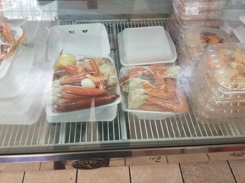 Bright dining space for seafood and fried platters.